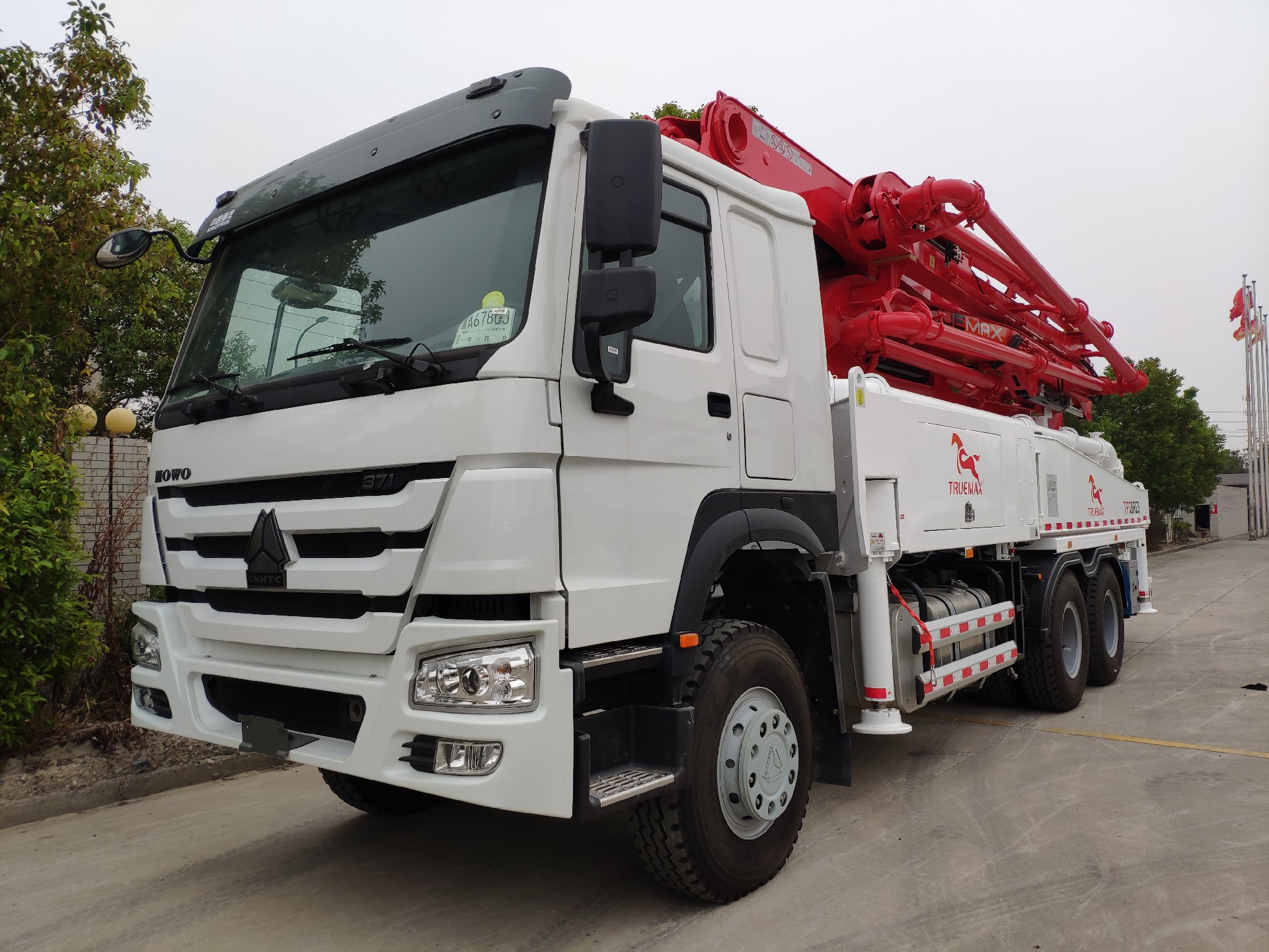 Concrete truck-mounted boom pump manufacturer